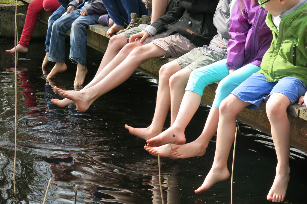 Blote voetjes in het water ©vzw Durme