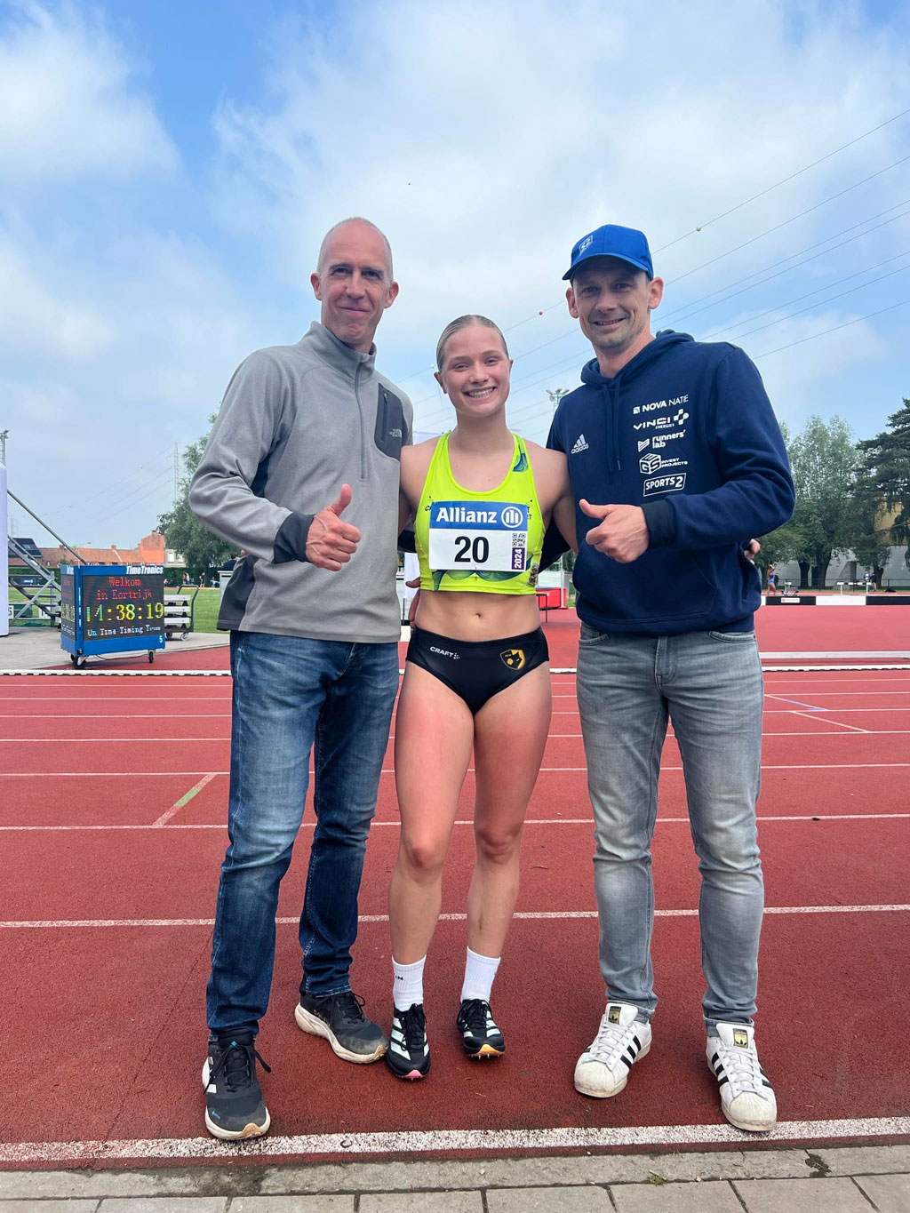 vlnr: hordentrainer Steven Van De Gender, Steffi De Saegher, Michiel Willaert (sprinttrainer AC Waasland)
