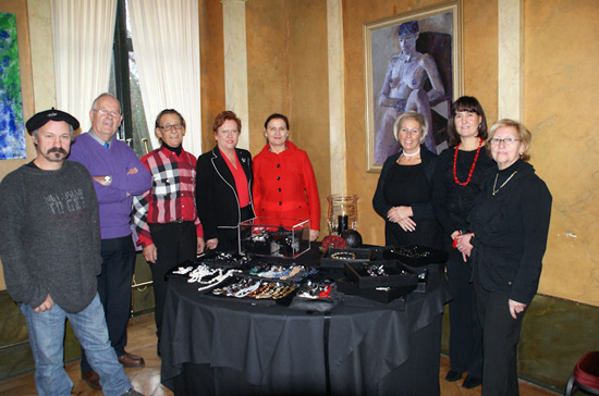 Het volledige team dat in Wissekerken een schitterende tentoonstellingsdag organiseerde van (in het midden) Betsy Neckers en Rita Rothier, en uiterst links Paul De Wachter die meewerkte met beelden.