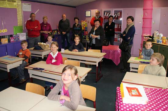 Grootouders volgden in de klas de lessen.