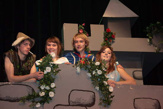 Wie heeft Bambi vermoord? Was het Peter Pan (Pieter Casteleyn), Sneeuwwitje (Syske Van Laere), Prins Koek (Jens Walgraeve) of Assepoester (Lore De Mulder)?