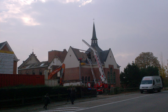 Begin deze maand startte de aannemer met de ongeplande afbraak van de kapel aan Huize Vincent.