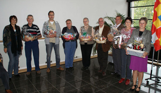De winnaars van de ereprijzen van de veejaarmarkt. Links schepen Ann Van Damme die ook voorzitter is van het Jaarmarktcomité.