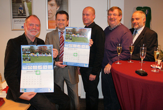 De Insurex Groep is de shirtsponsor van voetbalclub Verbroedering welk uitkomt in tweede provinciale. Hier vlnr Lieven Hullebroeck, Peter Verhulst voorzitter van Verbroedering, secretaris Herman Van Bogaert, penningmeester Stef Van den Broeck en jeugdvoorzitter Alain T’Syen.
