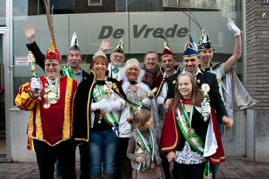 Schepen Chris Vermeulen stelde Keizerin Patricia I, Keizer Henri I, Jeugdprins Yannick, Prinses Brigitte, Jeugdprinses Cheyenne, Prins Thomas I en Mini Jeugdprinses Diewke.