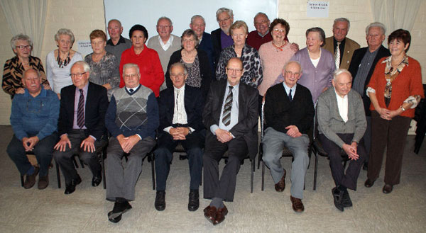 De tachtigjarige heren en hun partners vierden feest in de TopHat aan de Dwarslaan Zwijndrecht-Linkeroever.